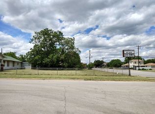 825 Baker St, Fort Worth, TX 76104