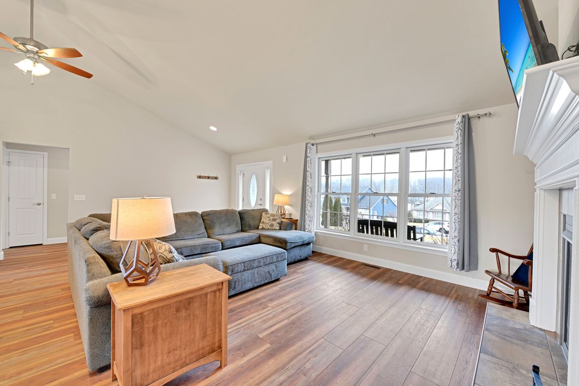 07-Living Room
