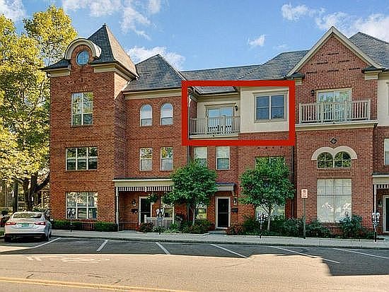 47 Buttles Ave 3rd floor