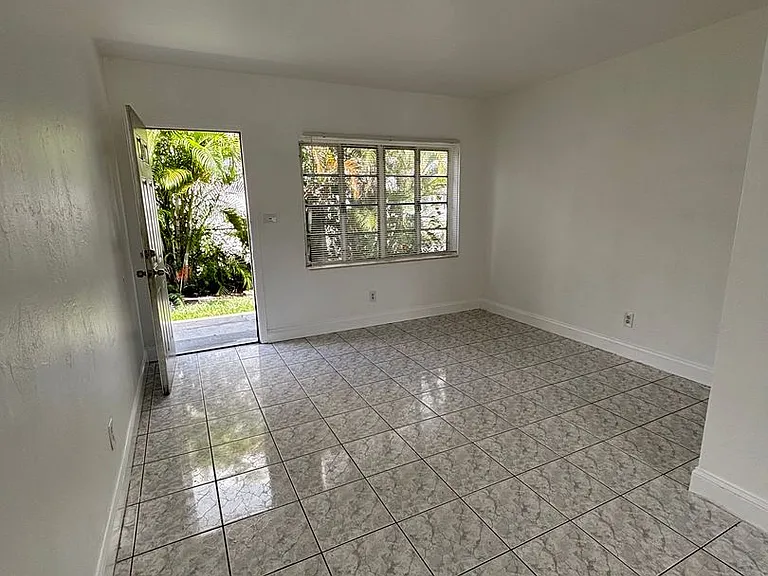1935 NW Flagler Ter — Photo 2