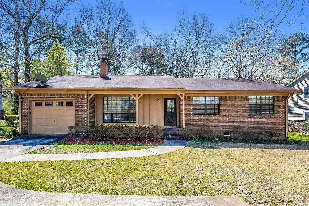3 bed, 2.0 bath, 1364 sqft, $1,555 — Photo 1