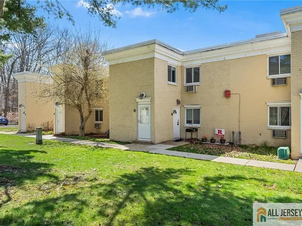 17 Lake Ave APT 3B, East Brunswick, NJ 08816