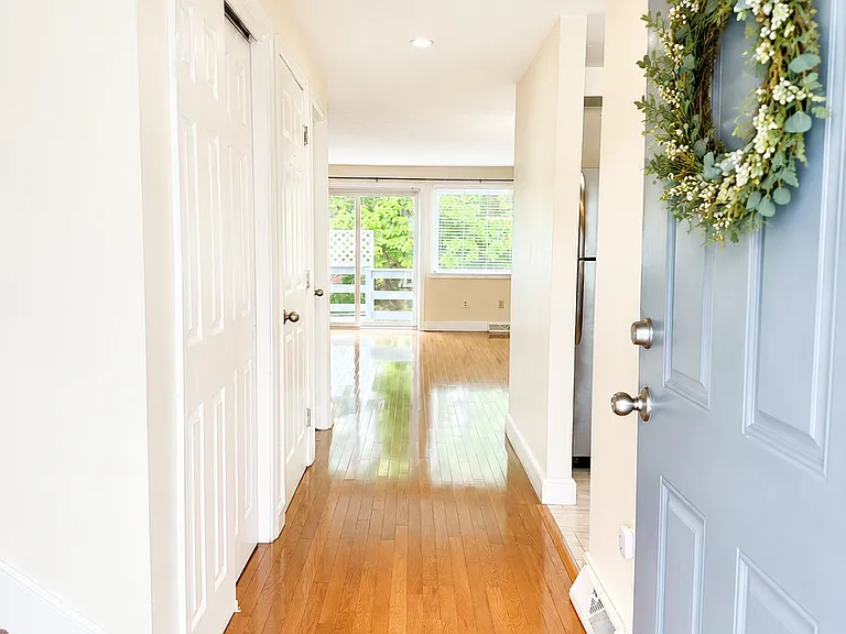 4 Alcott Cir #4 — Photo 2