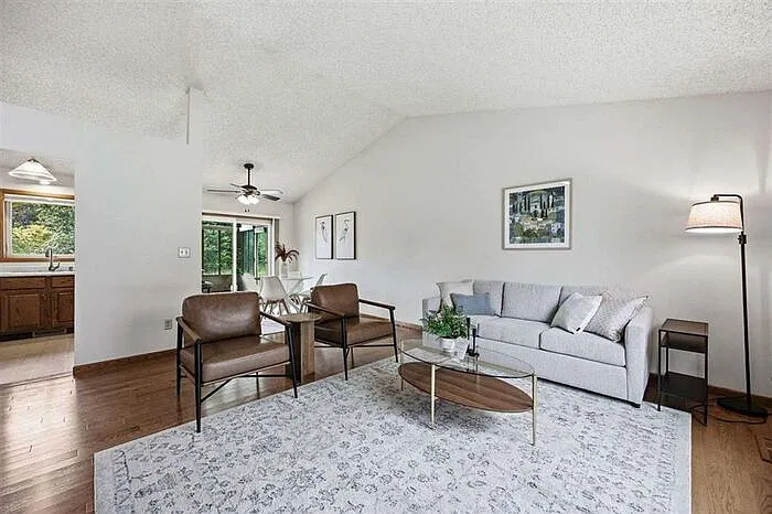 3 bed, 2.5 bath, 1738 sqft, $2,800 — Photo 4