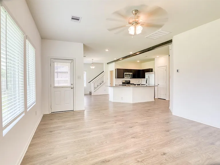 407 Magnolia St — Photo 9