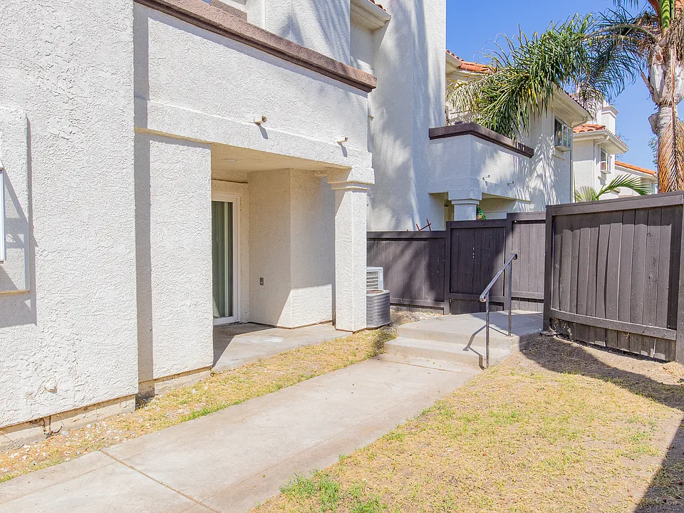 1202 Sea Cliff Way