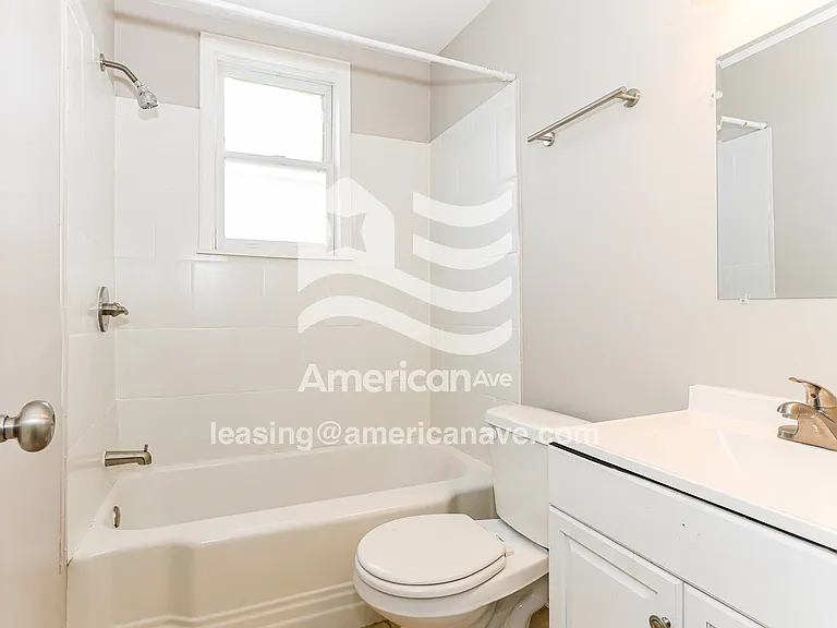 1443744_014_bathroom_14.jpg