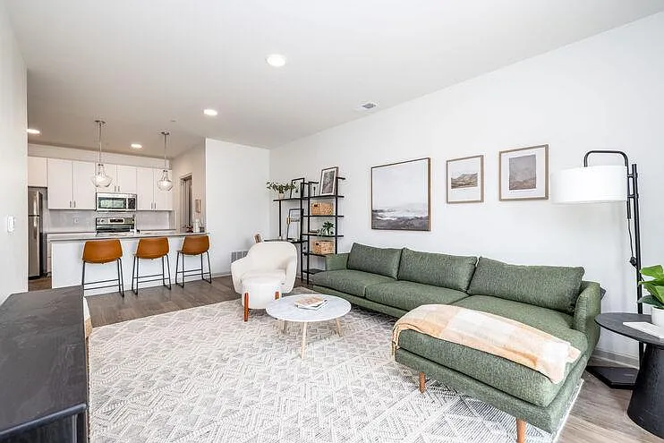 Edgewater Apartments and Townhomes — Photo 2