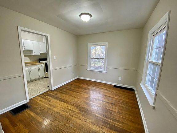 5th image of 379 N Roosevelt Ave APT 2