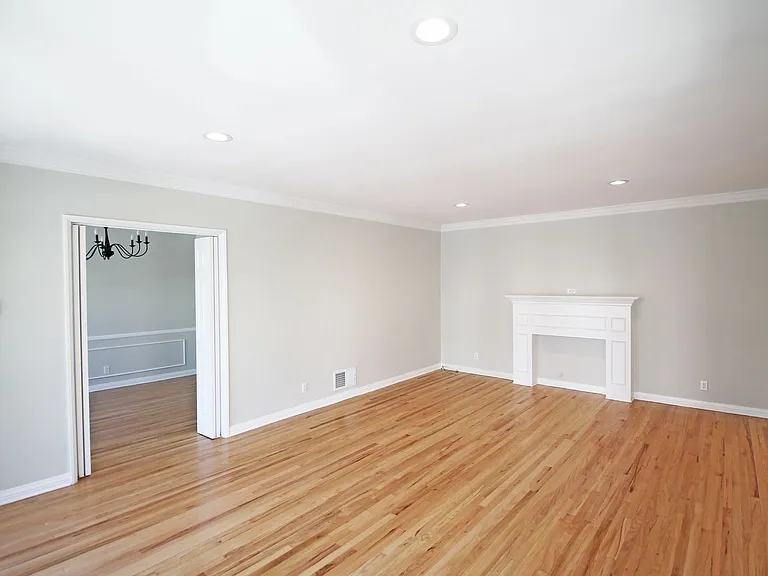 1575 Manning Ave — Photo 6