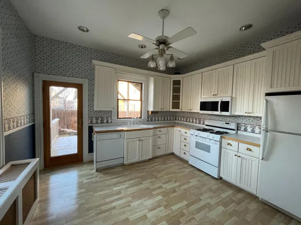 34 S High St, Melrose, MA 02176