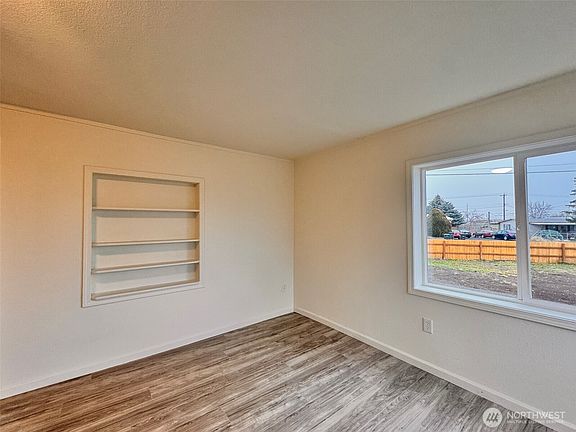 3rd image of 9840 Olympic Drive NE