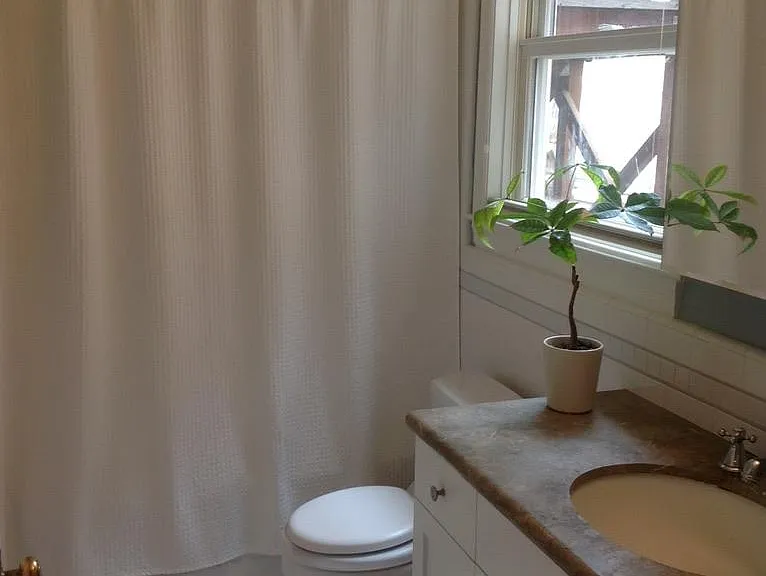 221 Fair Oaks St #A — Photo 8
