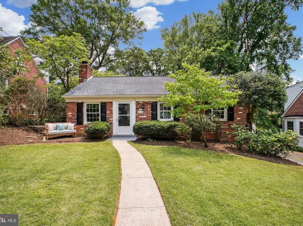 6215 Vorlich Ln, Bethesda, MD 20816