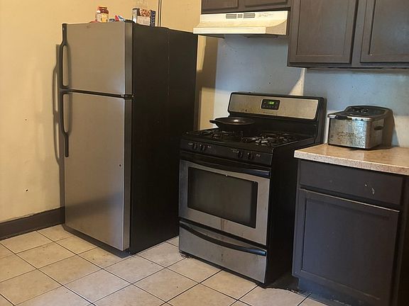 3rd image of 6715 S Bishop St