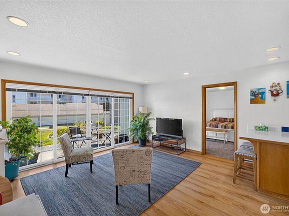 4th image of 1710 SKYLINE Way #101