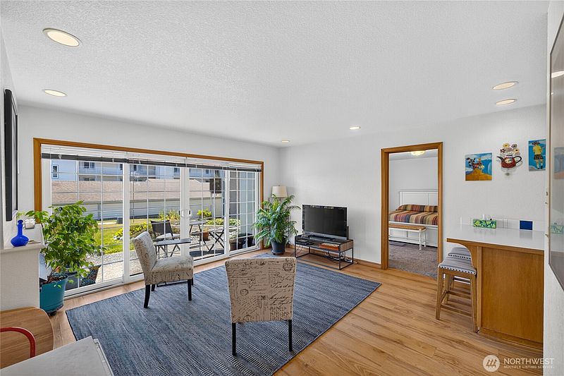 4th image of 1710 SKYLINE Way #101