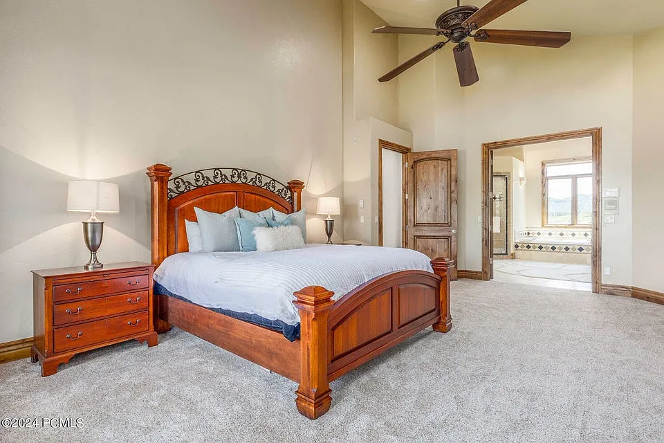 6 bed, 6.5 bath, 8173 sqft, $30,000 — Photo 2