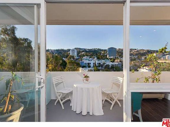 3rd image of 838 N Doheny Dr APT 904