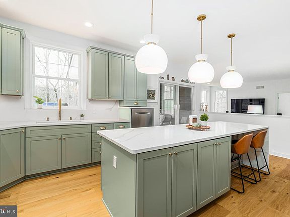 5th image of 31 Wood Chip Rd