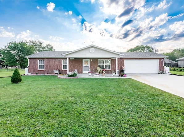 213 N Crystal Gayle Heights, Scottsburg, IN 47170