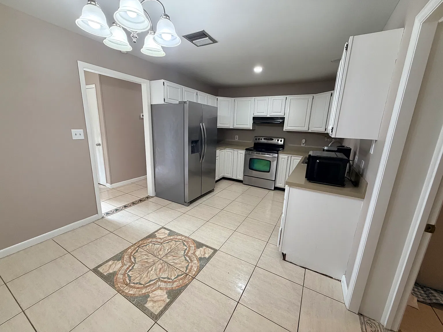 2 bed, 1200 sqft, $1,500 — Photo 3