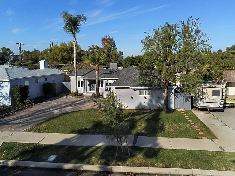 18337 Erwin St — Photo 21