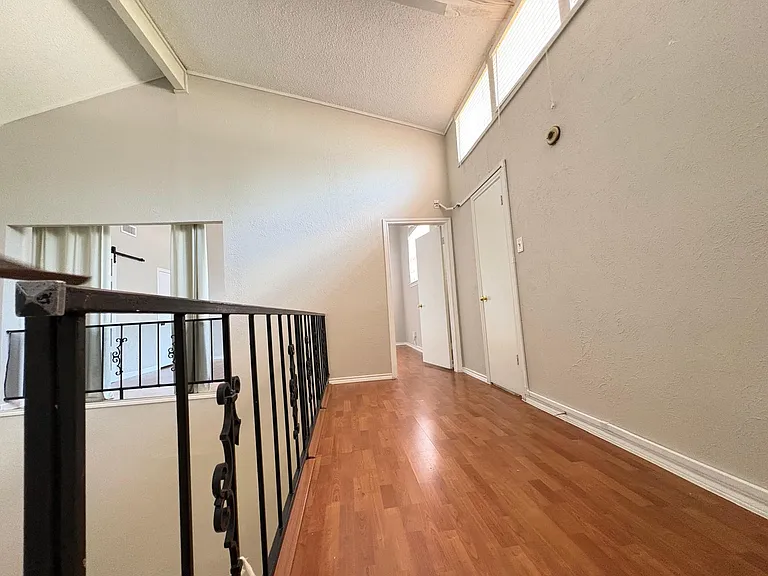 805 W Rochelle Rd — Photo 11