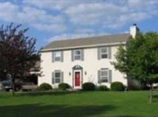 607 Knoll Ter, Waterford, WI