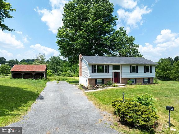 2nd image of 379 Mountain Back Rd