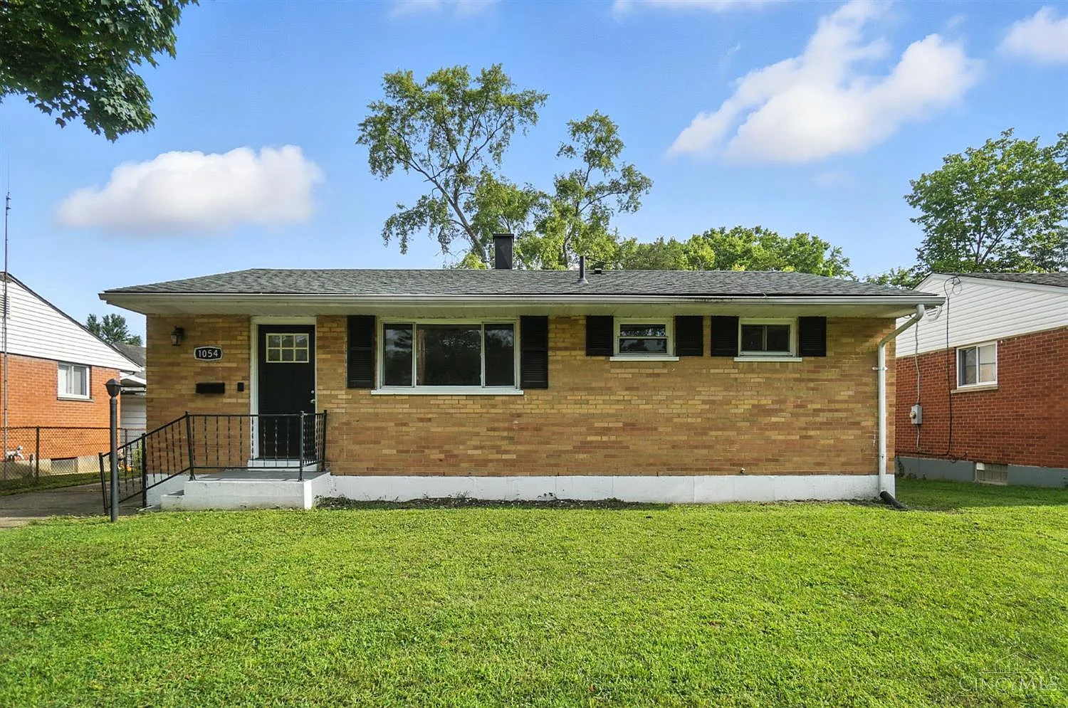 1054 Saint Clair Ave photo 1
