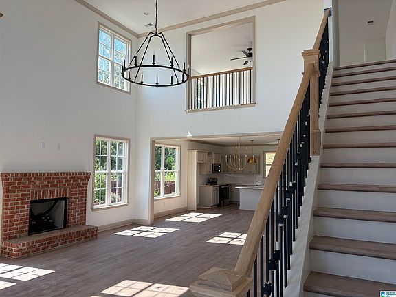 5th image of 1145 Oak Blvd