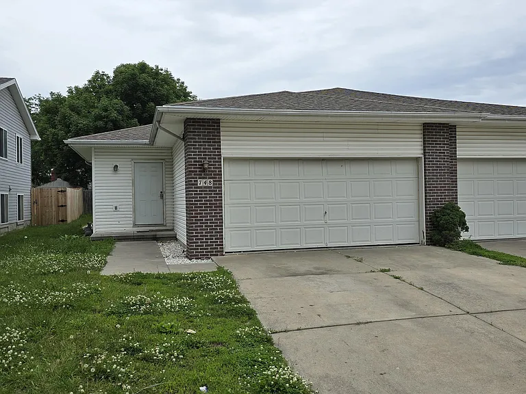 748 W Belmont Ave — Photo 1