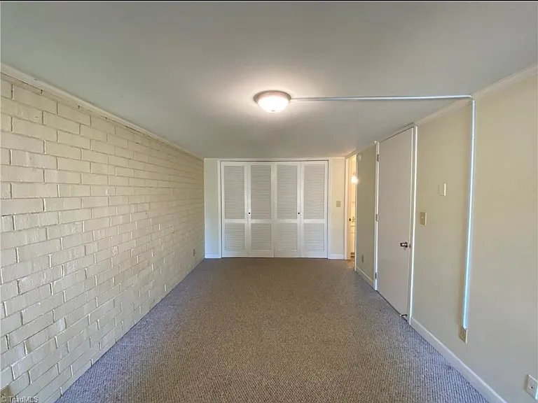 1747 S Hawthorne Rd — Photo 7