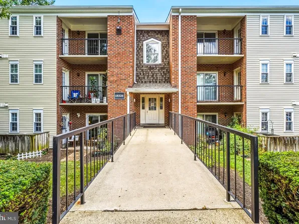 18328 Streamside Dr APT 301, Gaithersburg, MD 20879