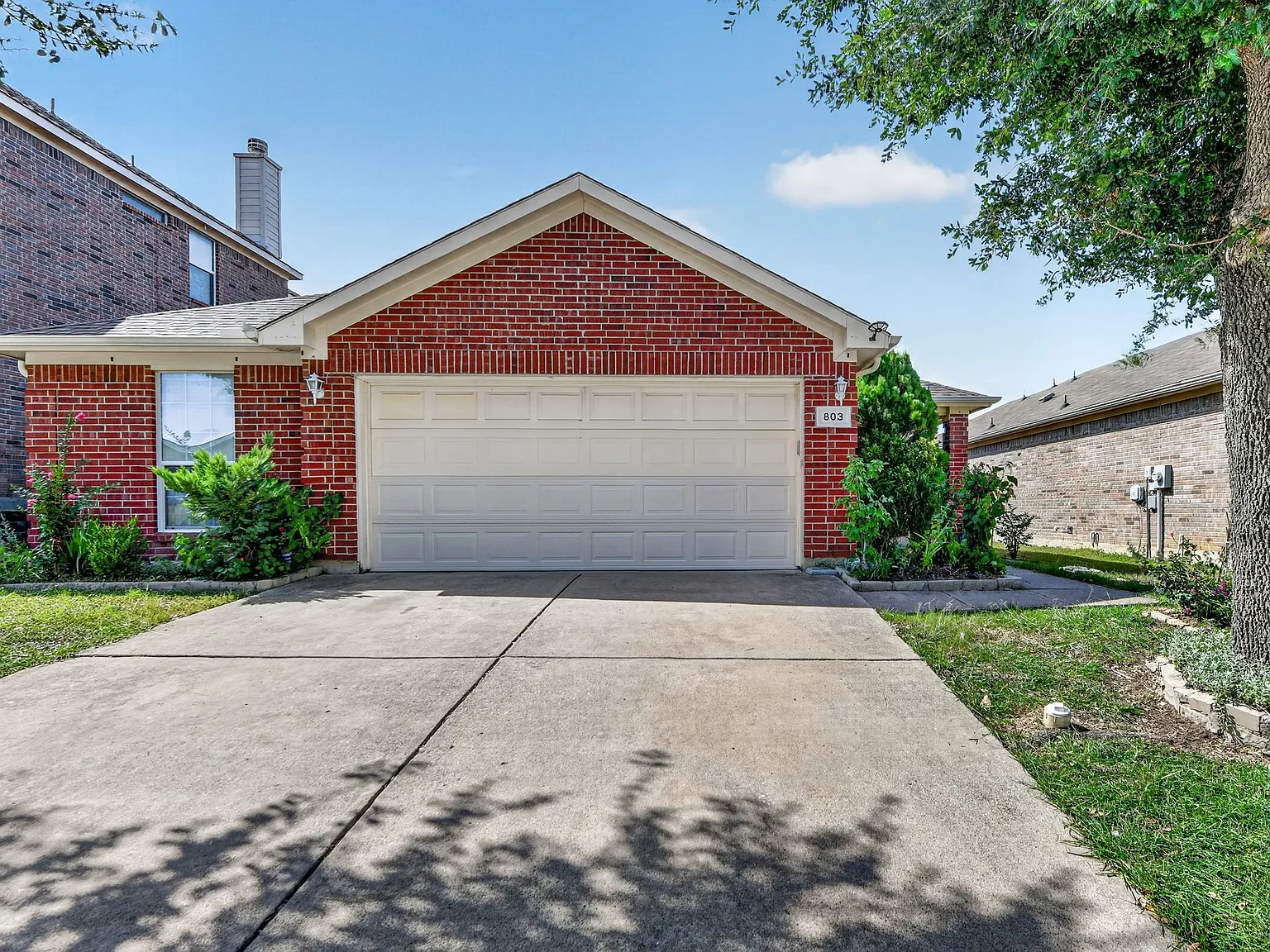 4 bed, 1950 sqft, $2,700 — Photo 1