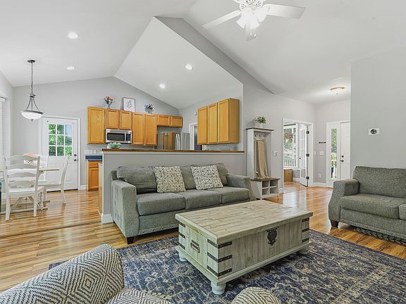 3rd image of 384 Hubert Herndon Rd