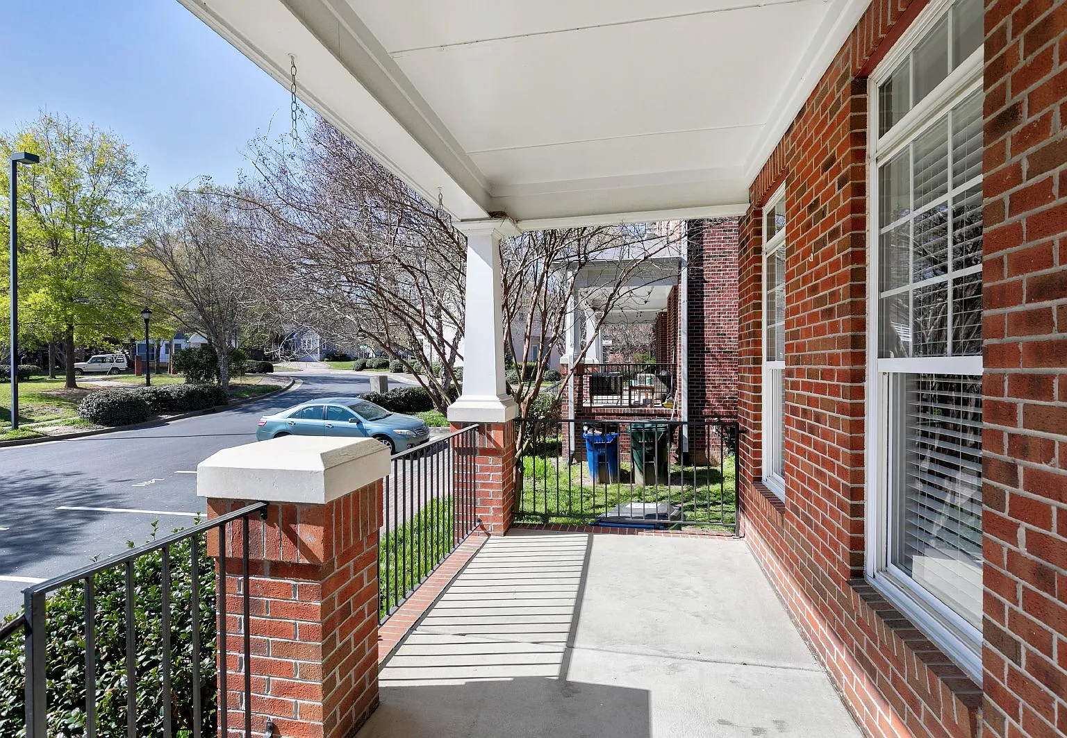 2 bed, 2.5 bath, 1400 sqft, $2,400 — Photo 2