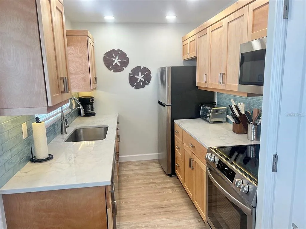 1 bed, 1.0 bath, 672 sqft, $6,972 — Photo 3