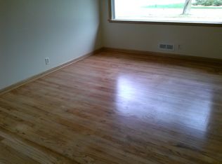 6071 S Lake Dr, Cudahy, WI 53110