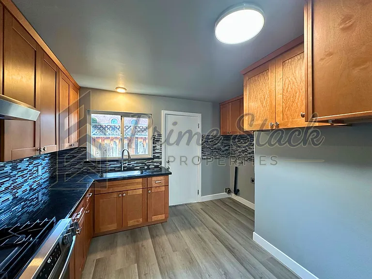 743 Miller St — Photo 7