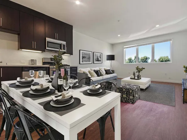 The Metropolitan at Larchmont Village