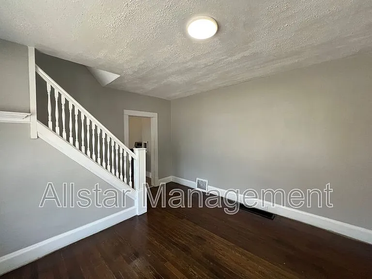 8203 Denison Ave #RIGHT SIDE — Photo 11