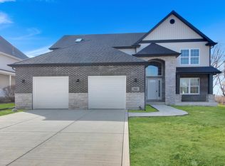 766 Cirque Dr, Crown Point, IN 46307