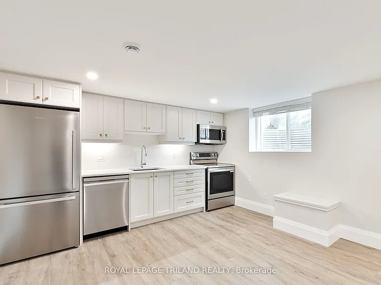 16 Inverary Rd #LOWER — Photo 6