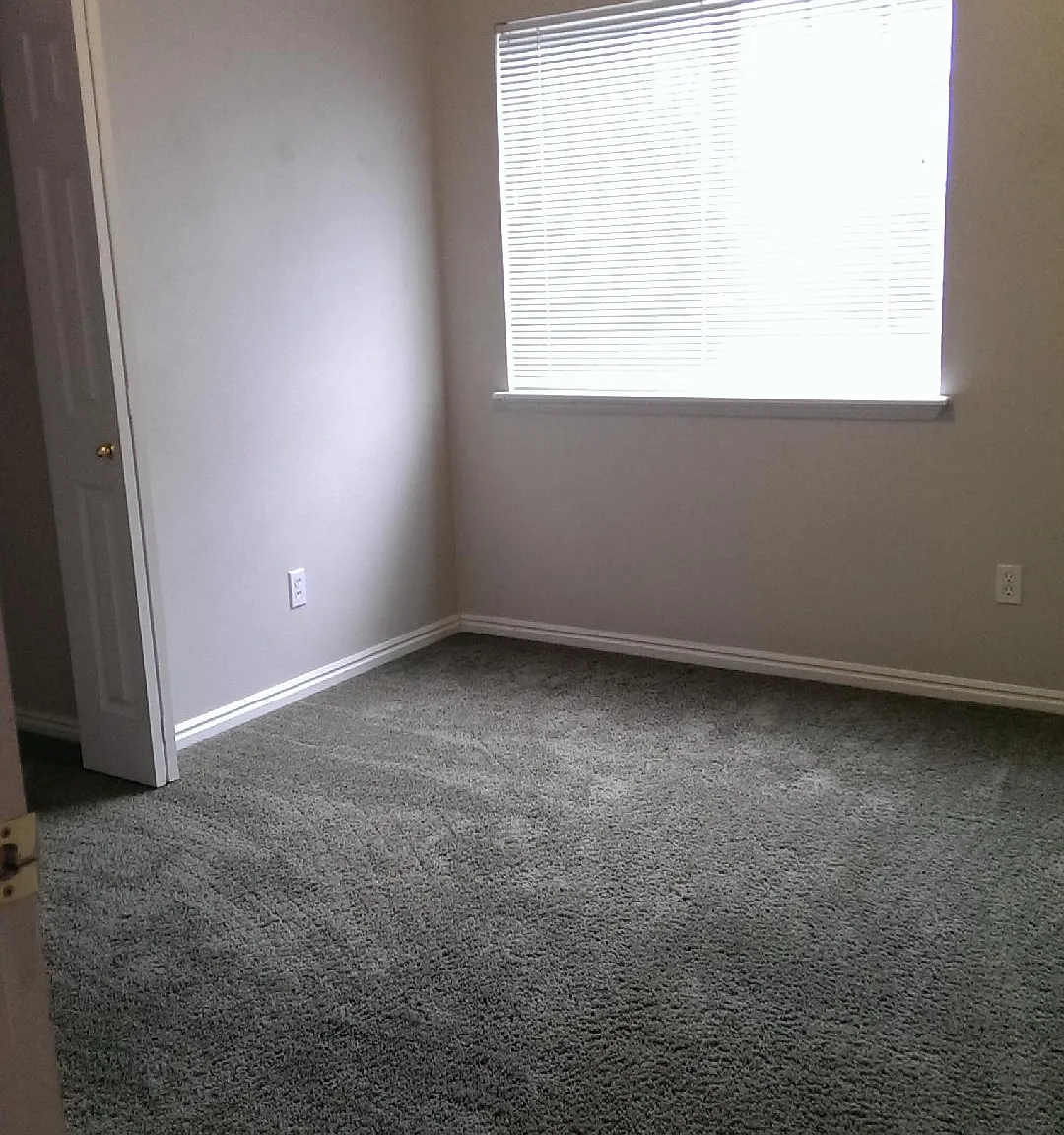 3 bed, 1023 sqft, $470 — Photo 3
