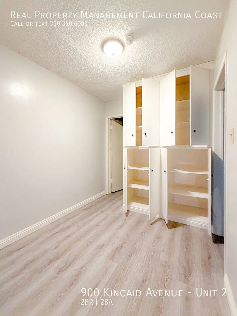 Gorgeous 2 Bed 1.5 Ba Townhouse w/In-Unit Laundry+2 Car Garage — Photo 4