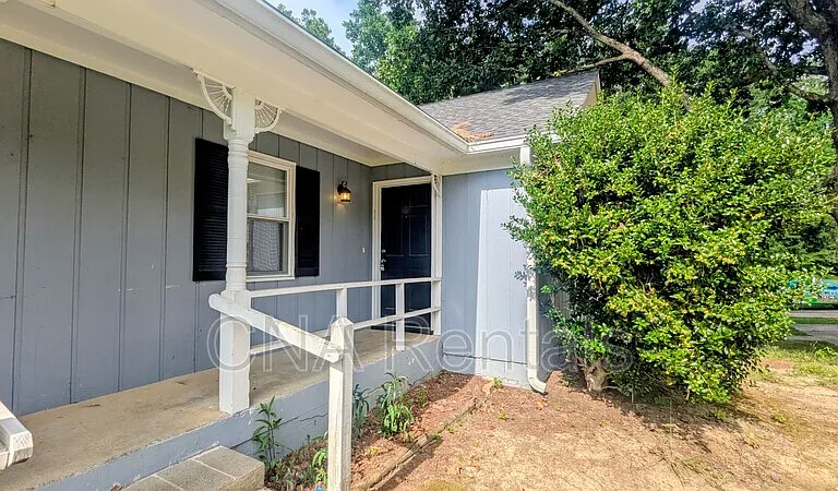 838 Wilson Cir — Photo 2