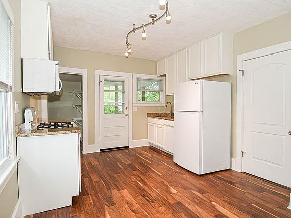 5th image of 7740 Clevedon St