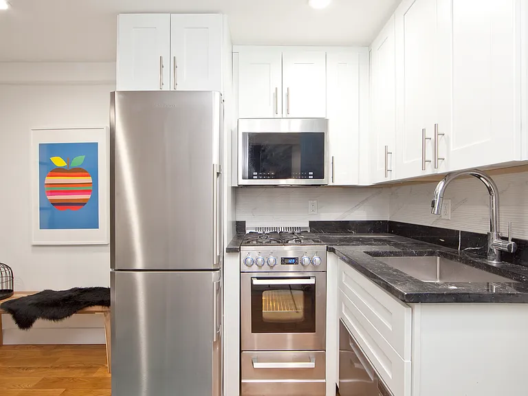 333 E 5th St #A2 — Photo 3